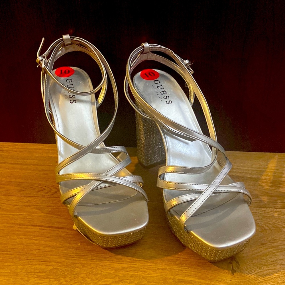 NWT Guess Y2K block blink strappy heels